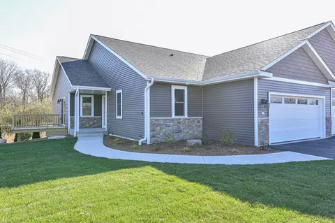 309 N Trailview #32, Waterford, WI 53185