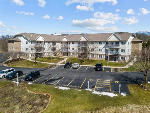 140 W Commerce #109, Slinger, WI 53086