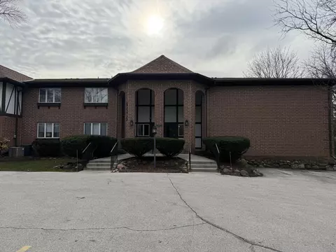 6575 N Green Bay #208, Glendale, WI 53209