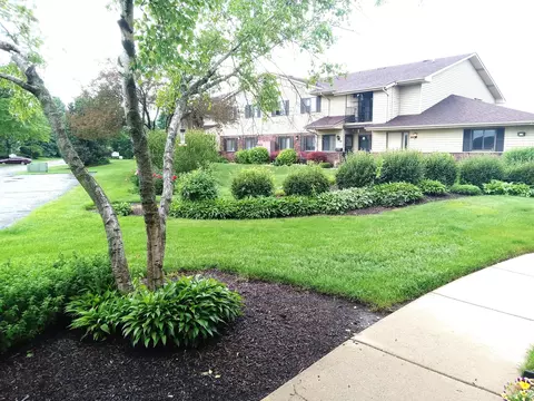 5621 70th #102D, Kenosha, WI 53142