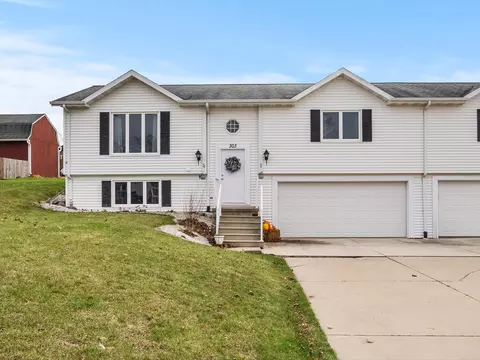 303 Oakwood, Manitowoc, WI 54220