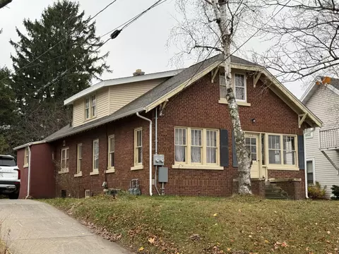 1513 Philippen, Manitowoc, WI 54220