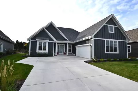 431 Sandy, Pewaukee, WI 53072