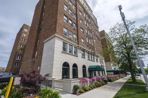 1028 E Juneau #330, Milwaukee, WI 53202