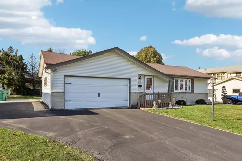w174n9445 Devon Wood, Menomonee Falls, WI 53051