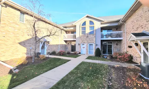 435 W Aspen #17, Oak Creek, WI 53154