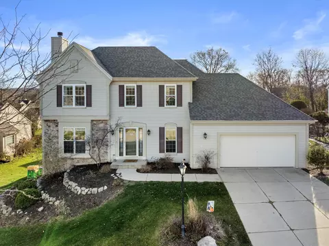 917 Valley Hl, Waukesha, WI 53189