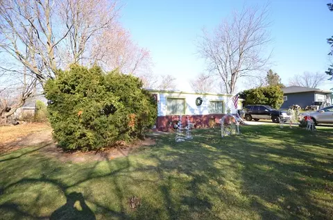 1242 W W Ct, Whitewater, WI 53190