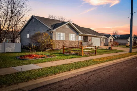 1606 East, Onalaska, WI 54650