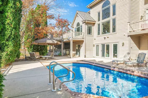w225n3781 Long Vly, Pewaukee, WI 53072