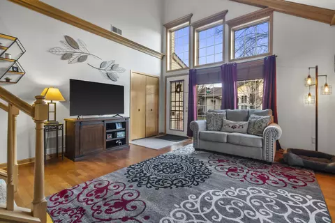 2419 Fox River Pkwy UNIT A, Waukesha, WI 53189