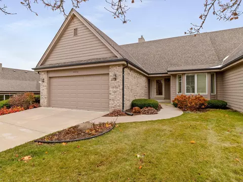 19405 W Stonehedge #A, Brookfield, WI 53045