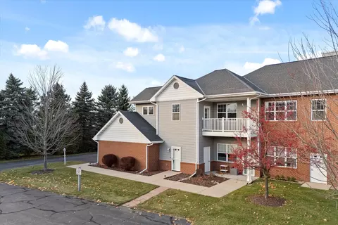 699 W Dekora #G, Saukville, WI 53080