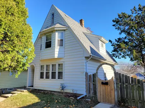 3954 S Lipton, Saint Francis, WI 53235