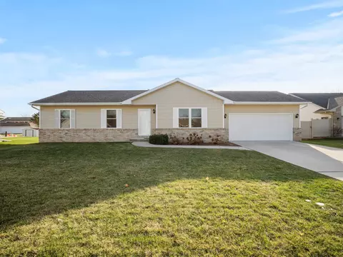 349 Woodridge, Manitowoc, WI 54220