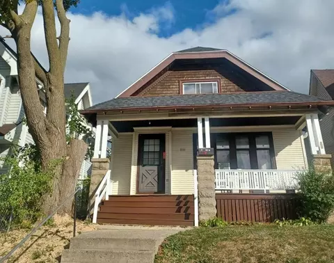 810 S 32nd #UPPER, Milwaukee, WI 53215