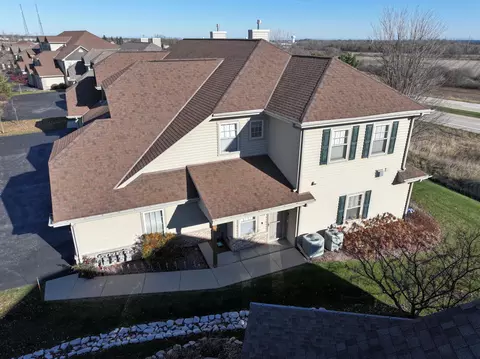 1724 New Port Vis #1724, Grafton, WI 53024