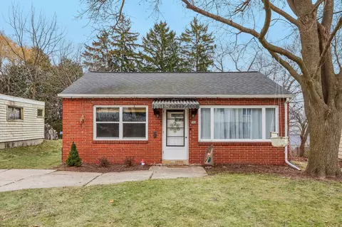 306 N Crowns, Port Washington, WI 53074