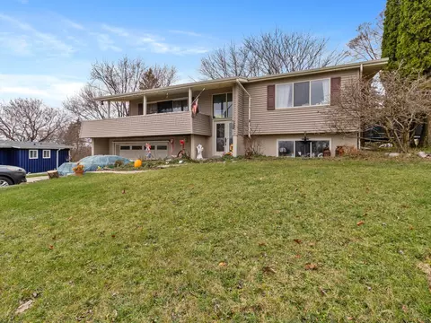 1480 Knoll, Oconomowoc, WI 53066