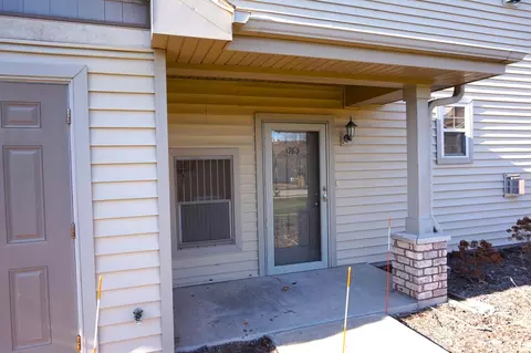 1763 New Port Vis, Grafton, WI 53024