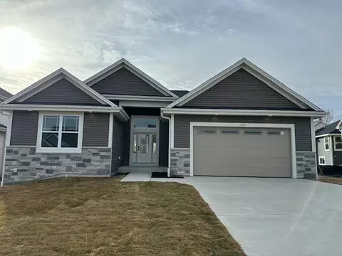 1008 Waterstone, Pewaukee, WI 53072