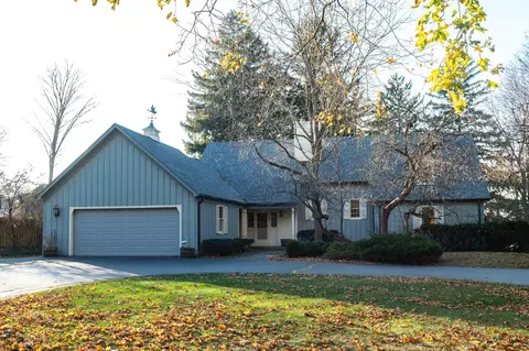 w277n2587 Rocky Pt, Pewaukee, WI 53072