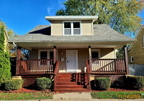 2023 Saint Clair, Racine, WI 53402