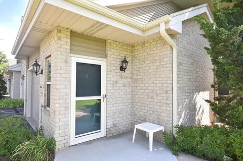 18605 Emerald #H, Brookfield, WI 53045