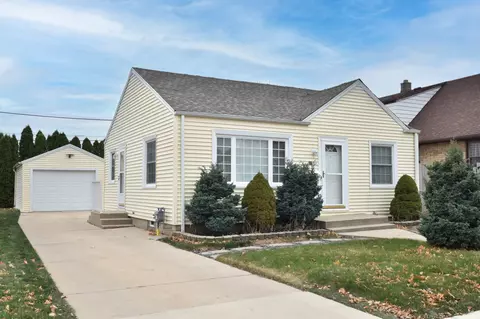 907 W Eden, Milwaukee, WI 53221