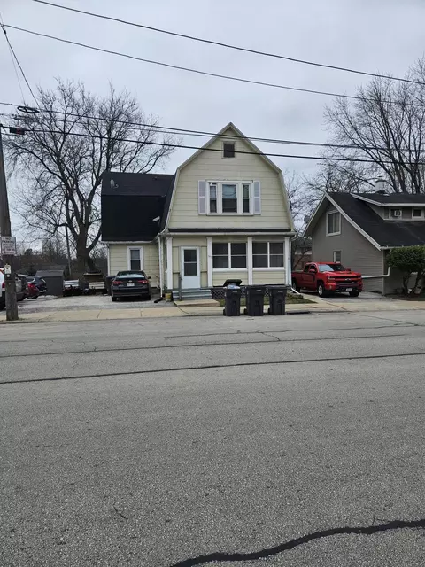 747 W St Paul, Waukesha, WI 53188