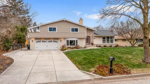 3315 N N Knl, Wauwatosa, WI 53222