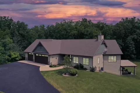 33042 Cardinal, Burlington, WI 53105