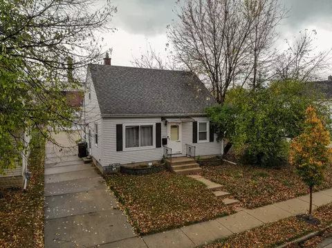 2221 S 84th, West Allis, WI 53227