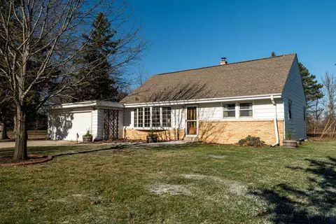 7826 Christy Cir, Caledonia, WI 53126