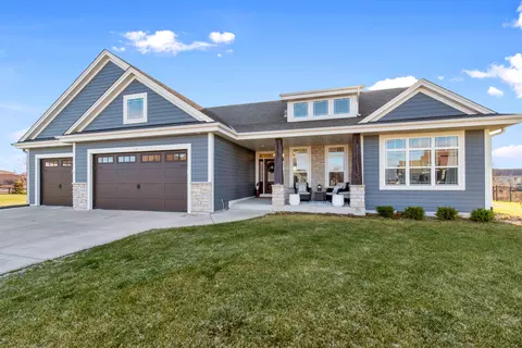 1320 Rosewood, Oconomowoc, WI 53066