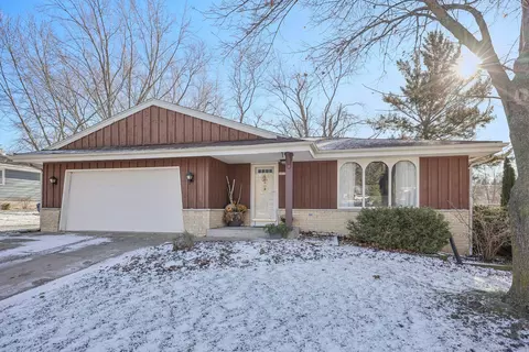 1637 Valley, Grafton, WI 53024