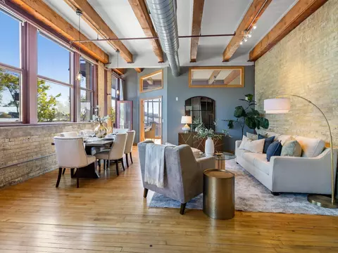 215 W Maple #111, Milwaukee, WI 53204