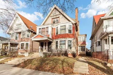 2922 W Juneau #2924, Milwaukee, WI 53208