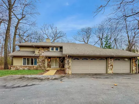 w308n7036 Club, Merton, WI 53029