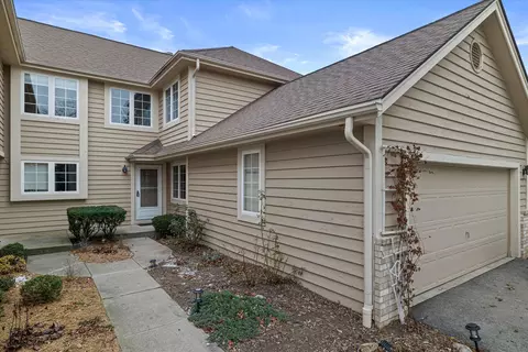 2985 River Birch #G, Brookfield, WI 53045