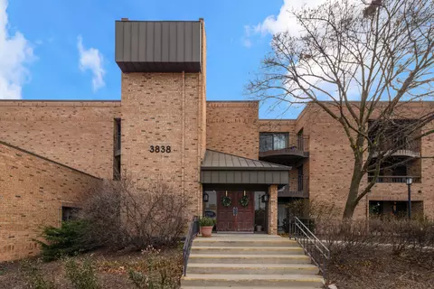 3838 N Oakland #273, Shorewood, WI 53211