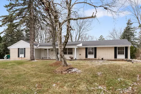 10821 N Hedgewood, Mequon, WI 53092