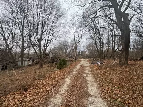 w240n7375 Maple, Sussex, WI 53089