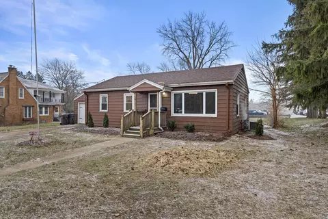 707 E College, Waukesha, WI 53186