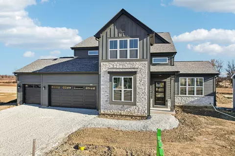 9198 S Overlook, Franklin, WI 53132