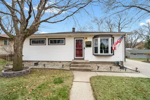 2109 N Bel Ayr, Waukesha, WI 53188