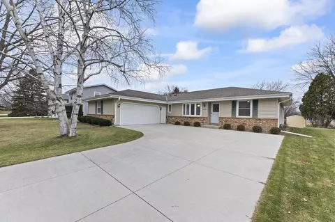15340 W Mayflower, New Berlin, WI 53151