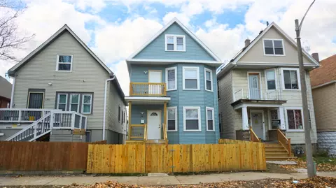 2411 W Maple, Milwaukee, WI 53204