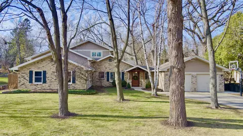 1533 N 120th, Wauwatosa, WI 53226