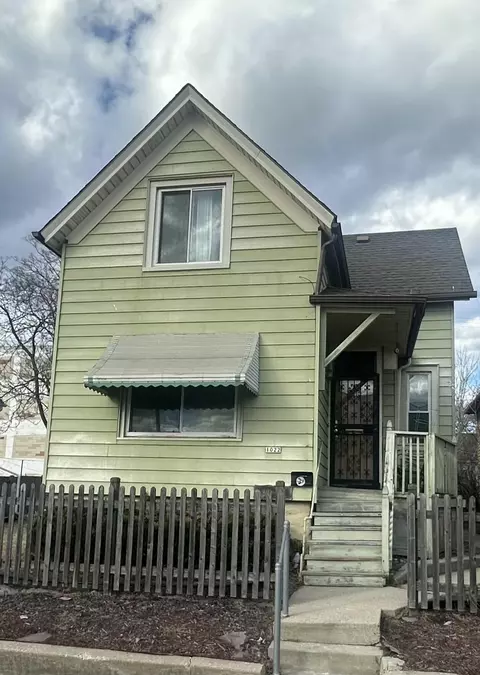 1022 W North, Milwaukee, WI 53205